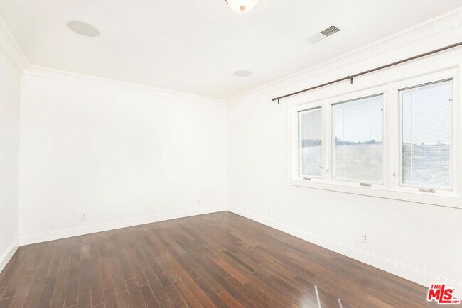 Building Photo - 17108 Oak View Dr