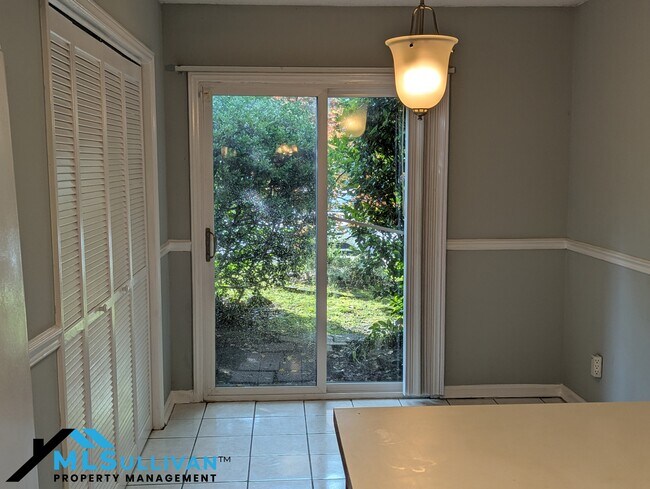 Building Photo - 4101 Five Oaks Dr