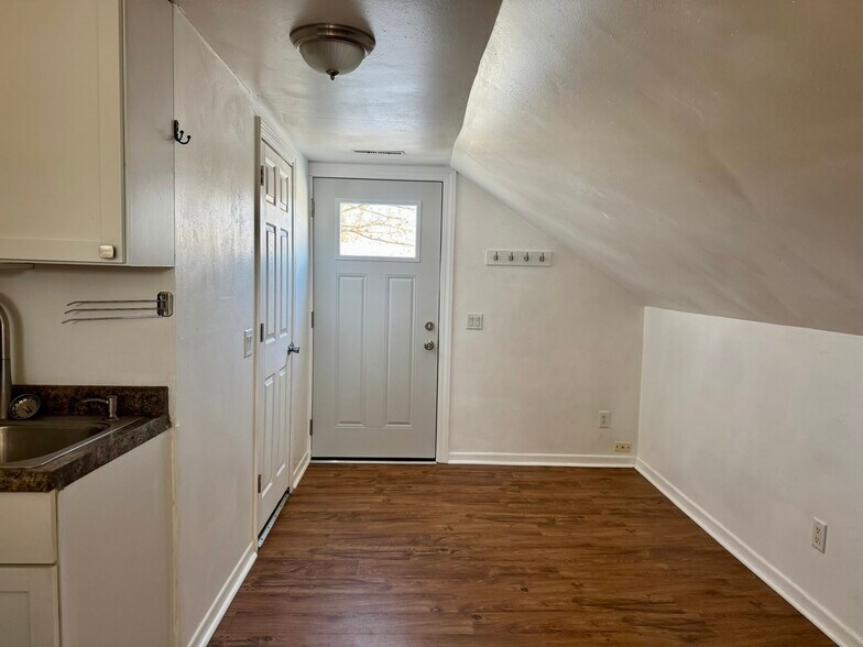 Building Photo - 2937 Sachs St