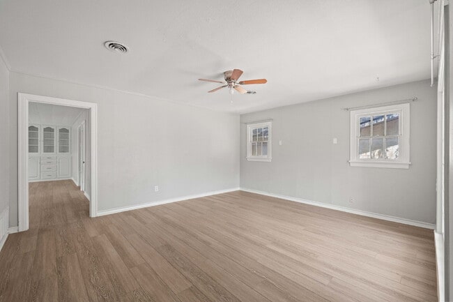 Building Photo - *PRE-LEASING* Updated Home w/ Large Bedrooms, Minutes from Texas Tech