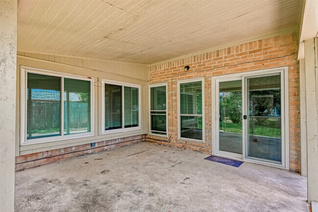 Building Photo - 2302 Brook View Ln