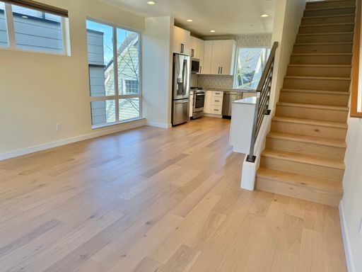 Building Photo - Luxury Sunset Hill Townhome w/ Water View! Available Now!