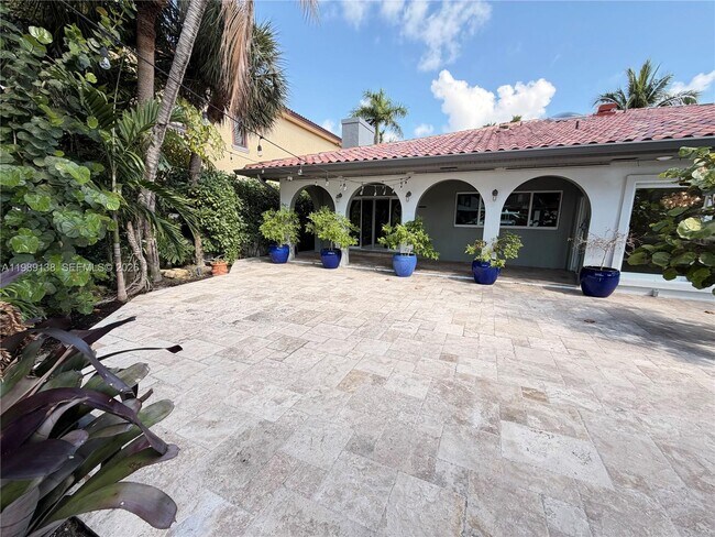 Building Photo - 3200 NE 165th St