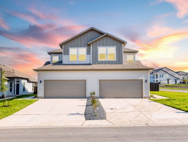 Building Photo - Stunning 4x3 Luxury Duplex in Buda, TX!