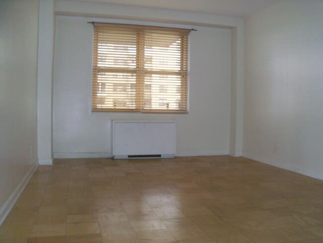 Building Photo - 225 St Pauls Ave