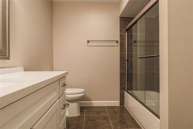 Building Photo - 2744 Briarhurst Dr