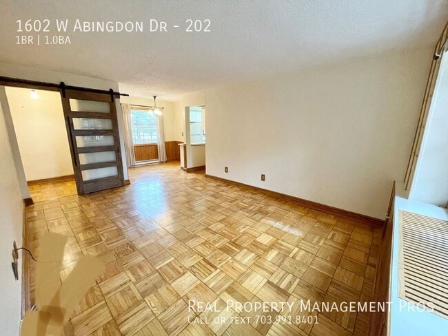 Building Photo - 1602 W Abingdon Dr