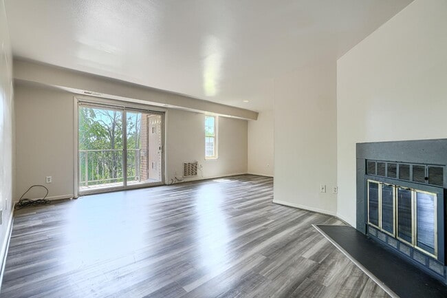 Building Photo - 14 Mountbatten Ct