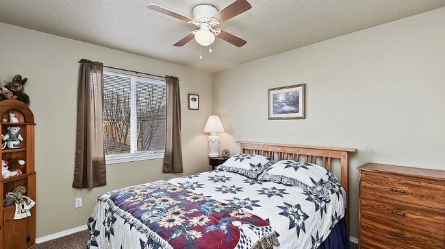 Building Photo - 928 Aspen Grove St