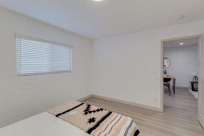 Building Photo - $599 Move in Special - Gorgeous, Open Concept Two Bed Two Bath near Old Town Scottsdale!