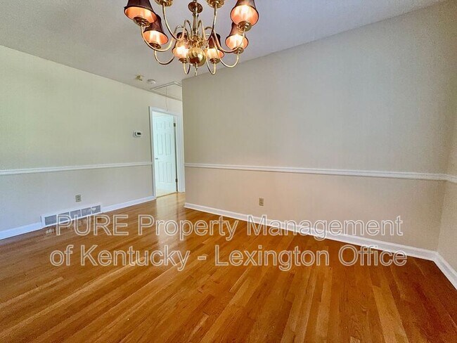Building Photo - 2077 Dogwood Dr