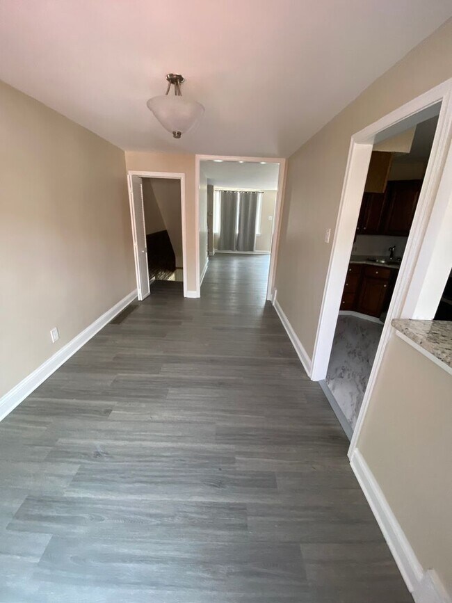 Building Photo - 3b1.5b Row House with Deck near Torresdale ave Available Now