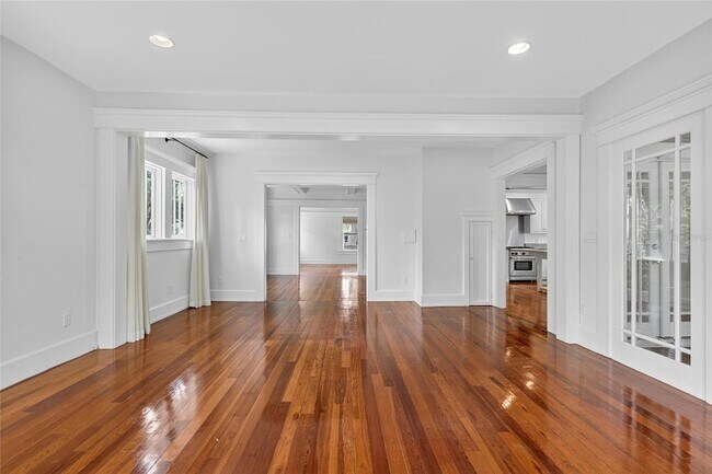 Building Photo - 3003 W Harbor View Ave