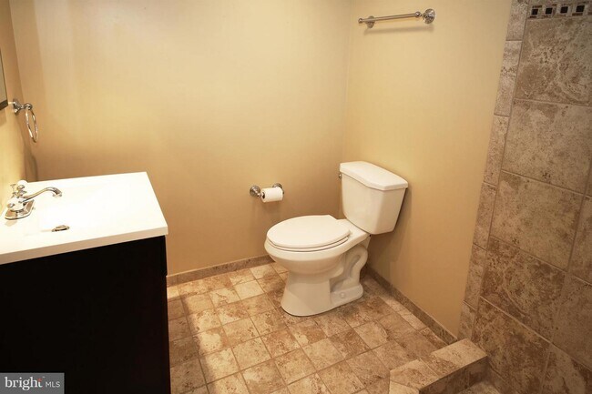 Building Photo - 1810 Golf View Ct