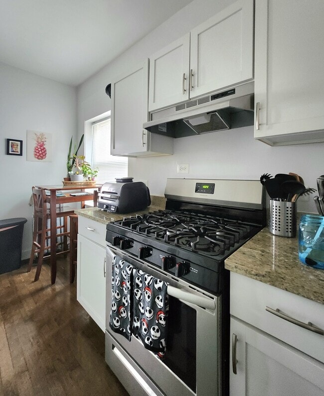 Building Photo - 4422 N St Louis Ave