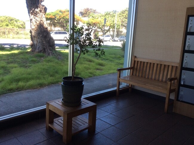 Building Photo - Elms - Close to Ala Moana, Downtown & More