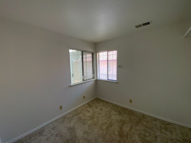 Building Photo - 3 Bedroom Single Story Home Available Near...