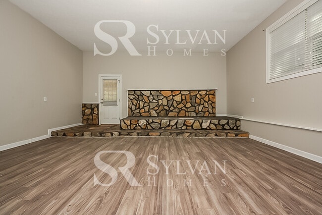 Building Photo - Spacious 3BR Home Awaits You!