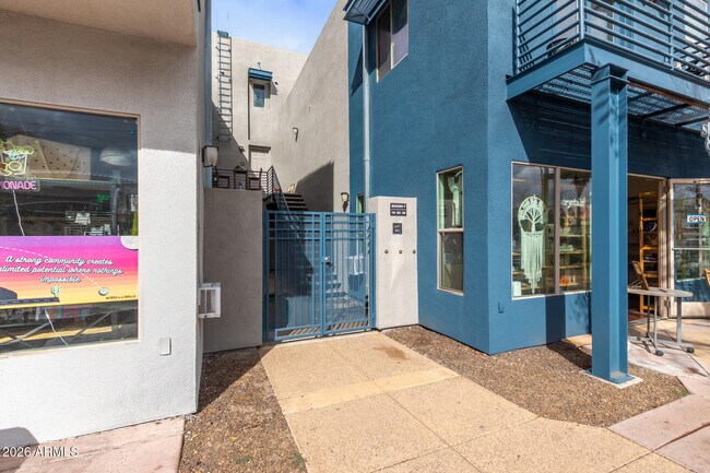 Building Photo - 610 E Roosevelt St