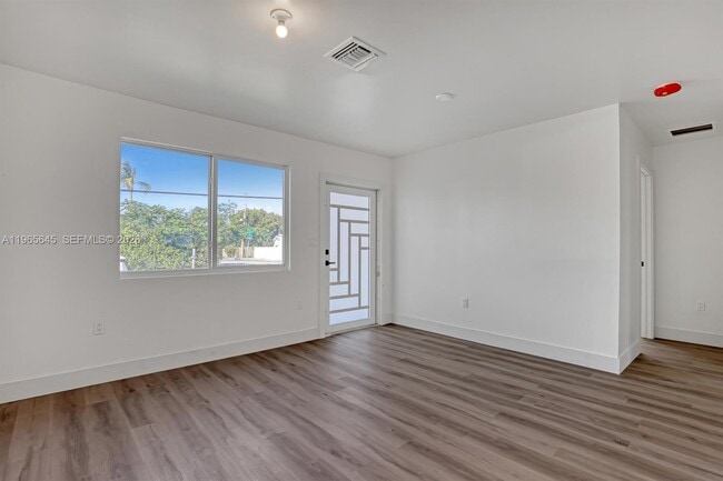 Building Photo - 802 S M St