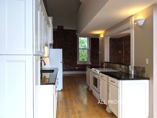 Building Photo - 3233 Osage St