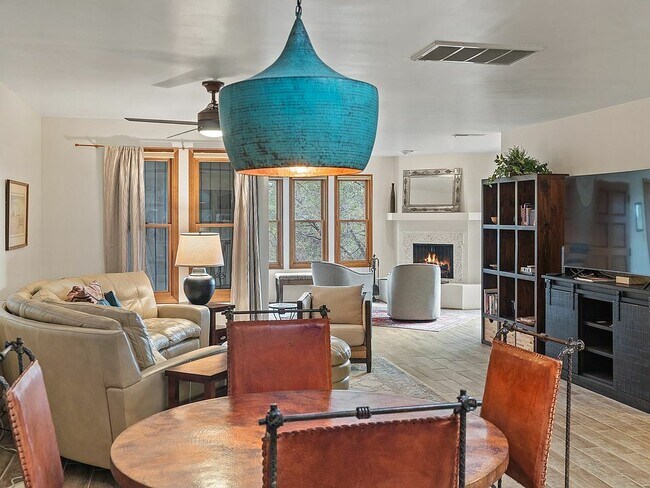 Building Photo - 207 Camino De Los Marquez