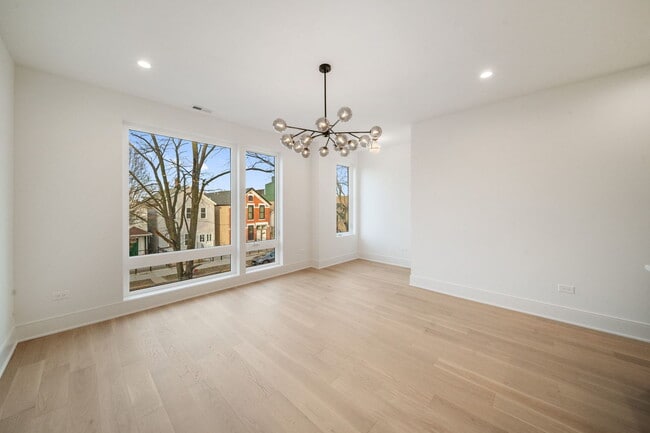 Building Photo - 1635 W 21st Pl