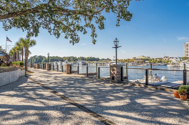 Building Photo - Golf Paradise