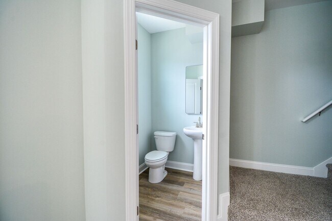 Building Photo - New END UNIT Townhome with Pond View and D...