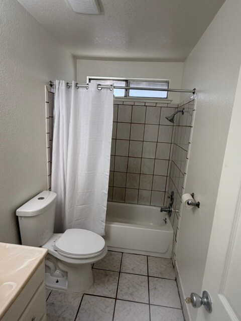 Building Photo - Modesto 3 Bedroom 2 Bathroom Home