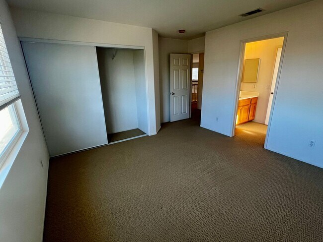 Building Photo - Spacious 4-Bedroom Murrieta Home with Loft & 3-Car Garage