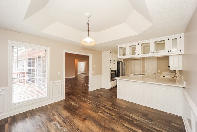 Building Photo - 4165 Golfview Dr