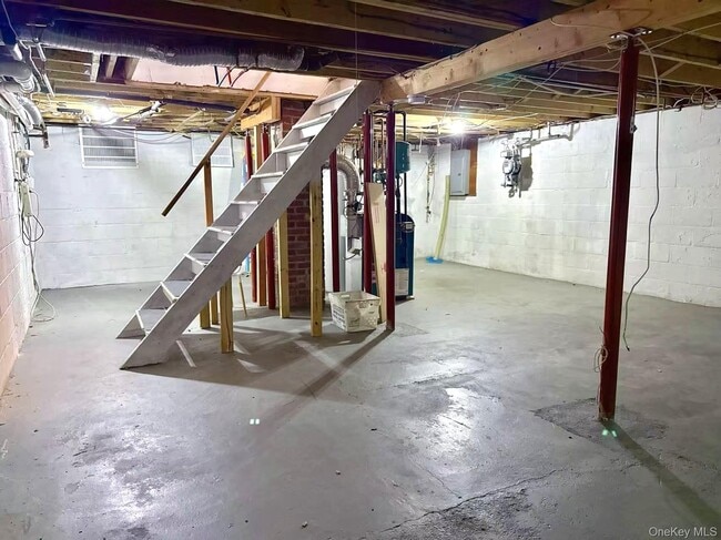 Building Photo - 18 Bayles Ave