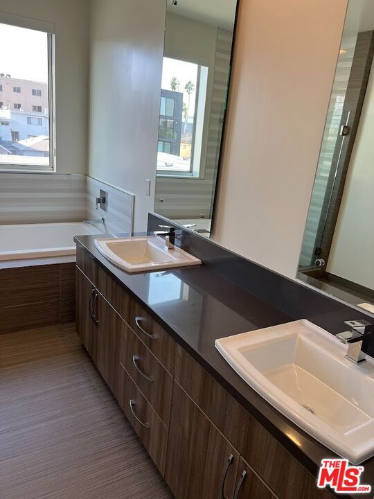 Building Photo - 1715 Armacost Ave