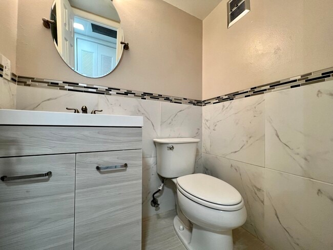 Building Photo - 18 Andover A