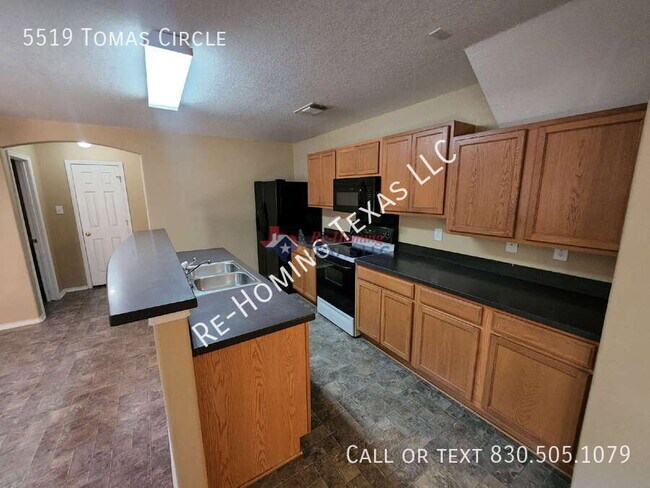 Building Photo - 5519 Tomas Cir.