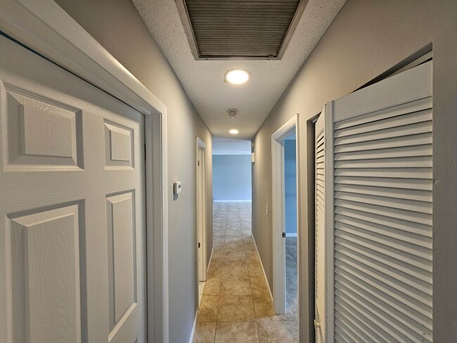 Building Photo - 329 NE Cullman Ct