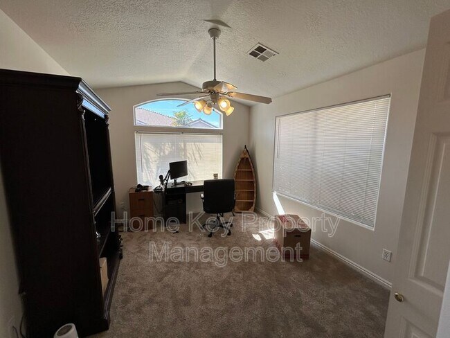 Building Photo - 2056 E Middleton Dr