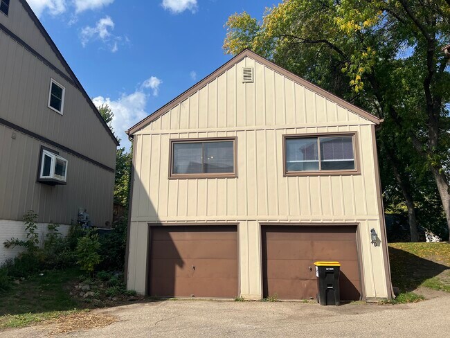 Building Photo - 215 Elton Hills Dr NW