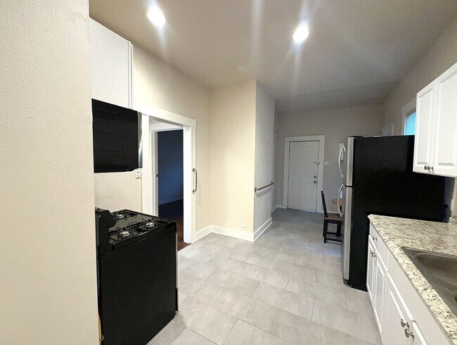 Building Photo - 1522