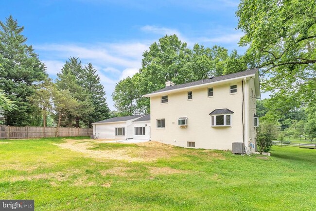 Building Photo - 10911 Chandler Rd