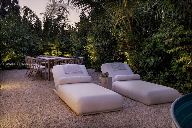 Building Photo - 3138 SW 15th St