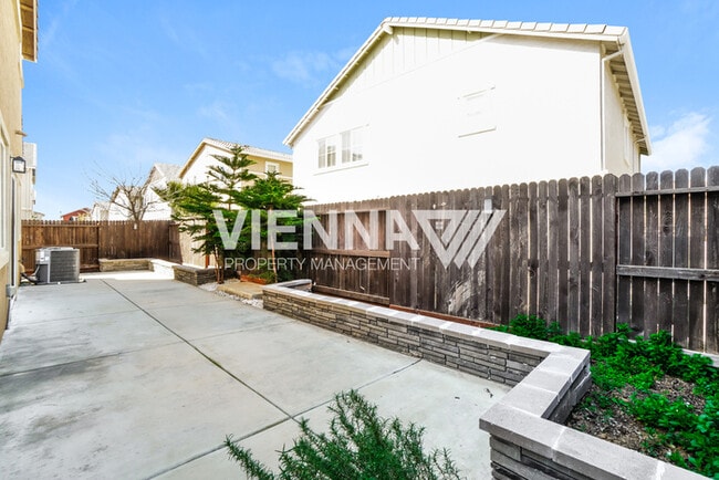 Building Photo - 3024 Welton Cir