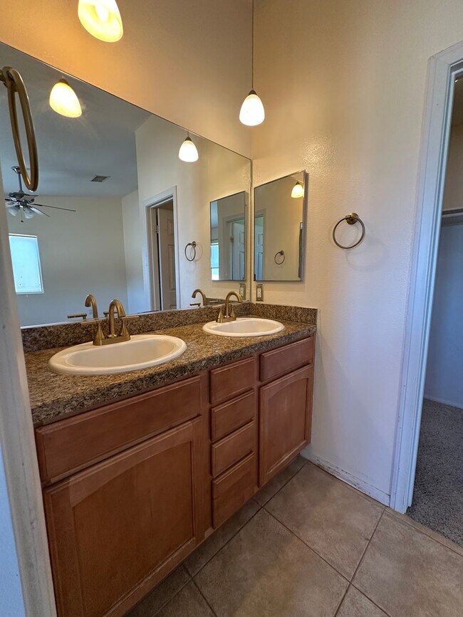 Building Photo - *$100.00 off 1st months Rent Move in Special!*Open Concept 3 Bedroom 2 Bath Home