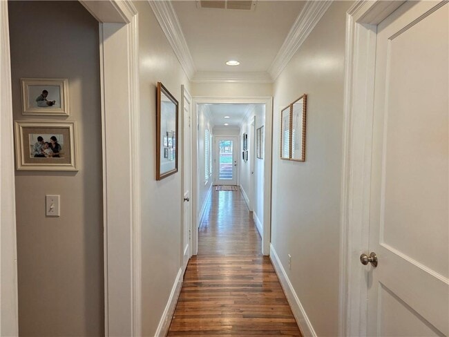 Building Photo - 2076 Anderson Dr SE