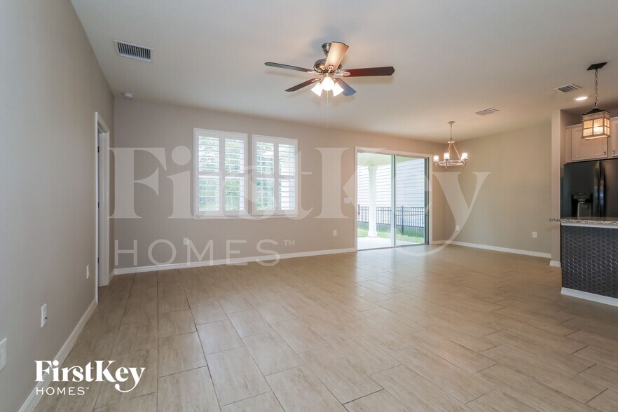 Building Photo - 365 La Mancha Dr