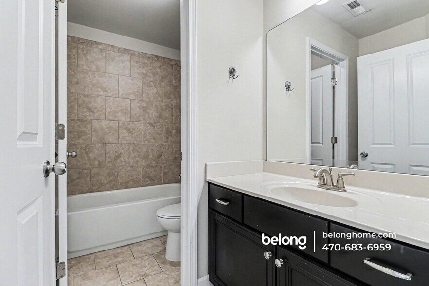 Building Photo - 8005 Pierpoint Ln