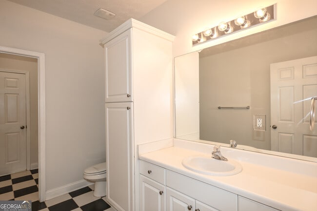Building Photo - 37 Intown Pl