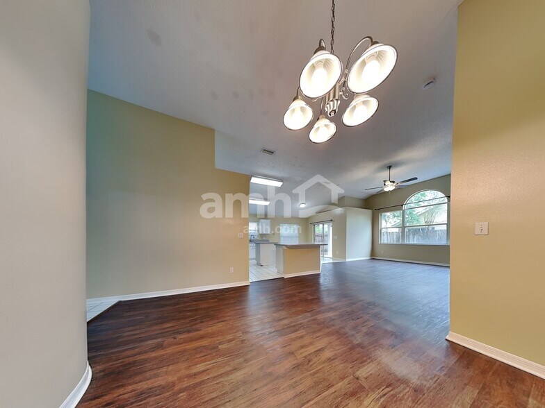 Building Photo - 2315 Kenwick Dr