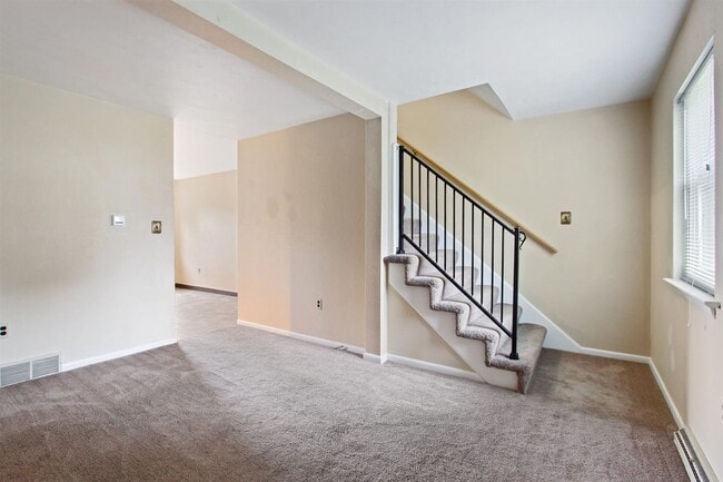 Building Photo - Coming Soon - 2 Bedrooms 1 bath - Dallasto...